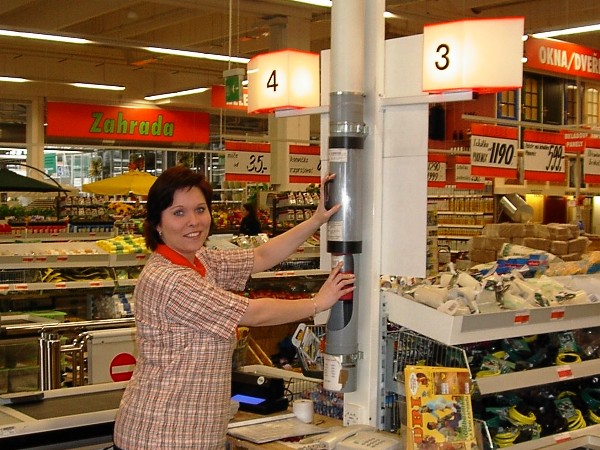 Pokladn stanice v hypermarketu